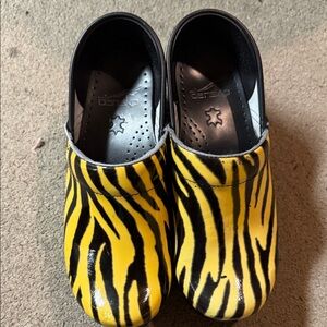 Dansko CLOG Zebra Print Women's Size 36/5.5-6 US Size